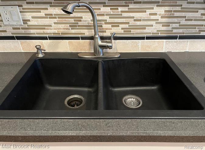 42160 Woodward Avenue, 42, Bloomfield Hills, MI 48304 — Photo 6