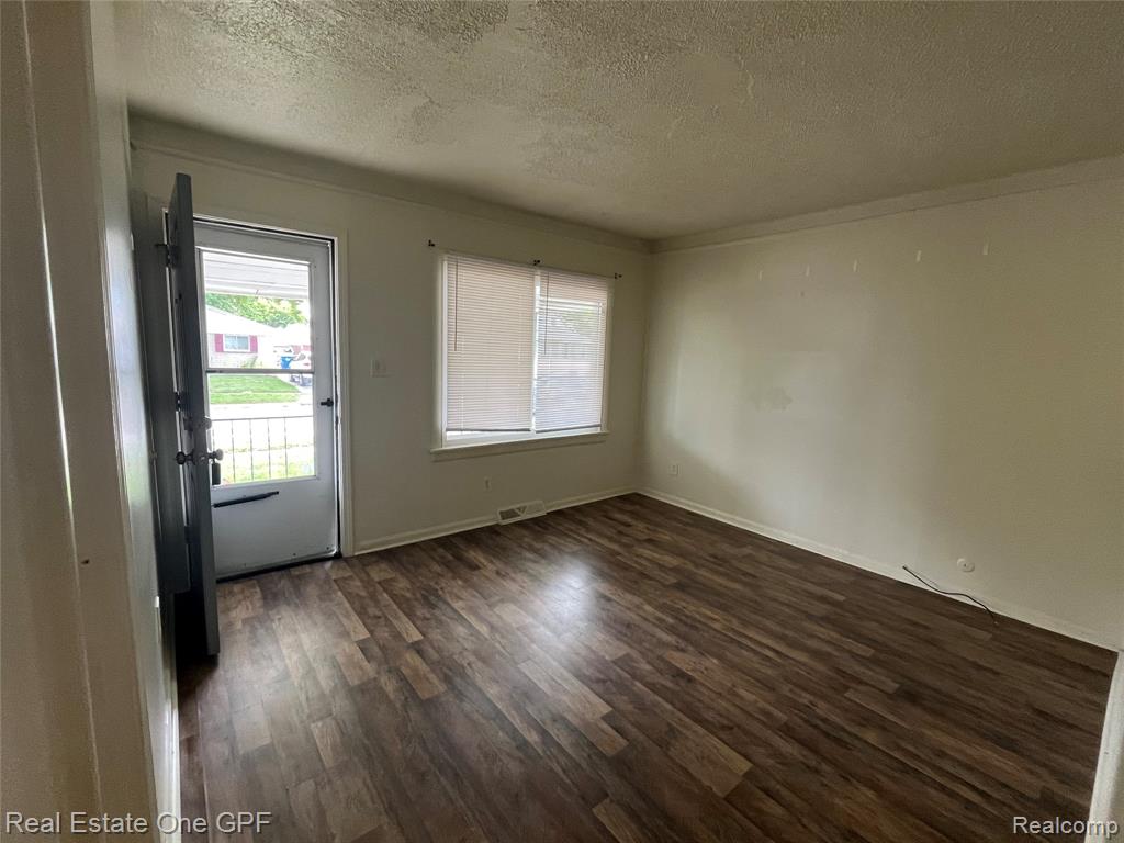 7020 STUDEBAKER Avenue, Warren, MI 48091 — Photo 4