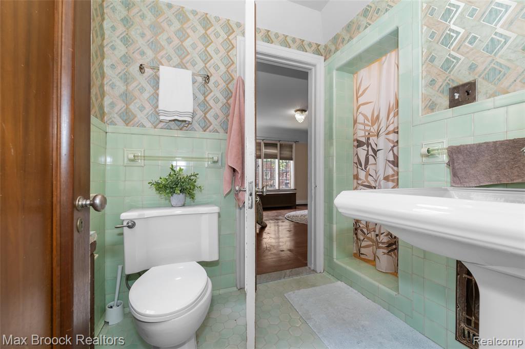 19331 Berkeley Road, Detroit, MI 48221 — Photo 35