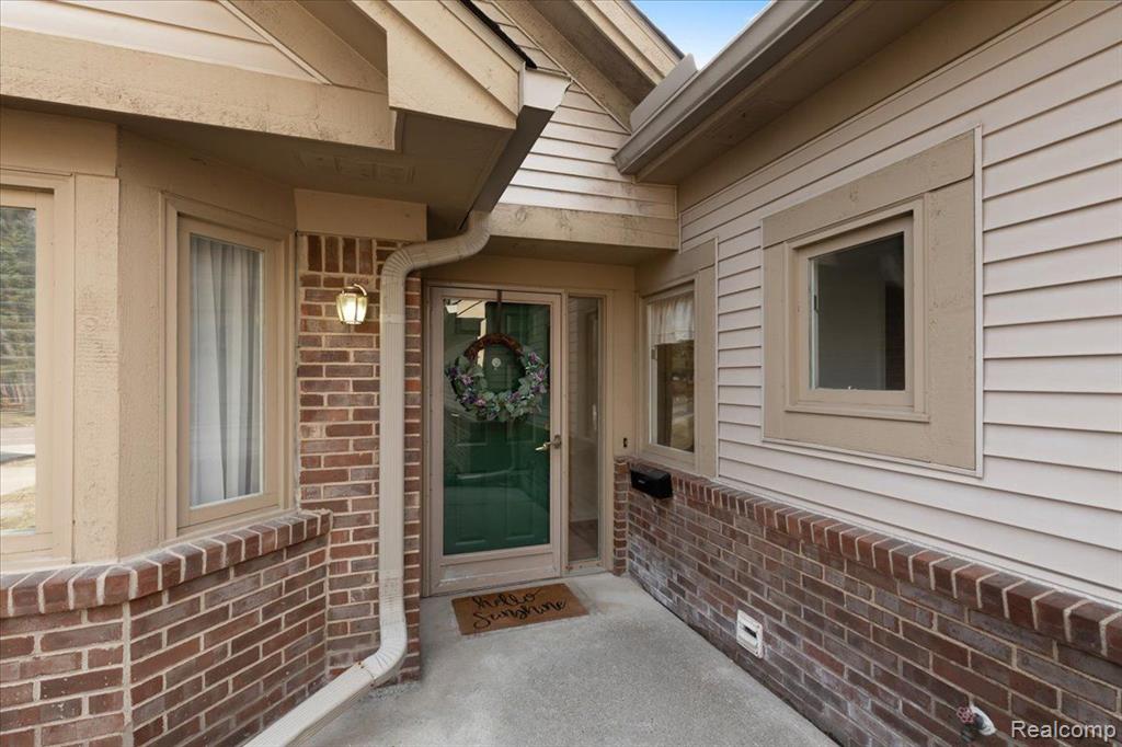 21374 MULBERRY Court, Farmington Hills, MI 48336 — Photo 2