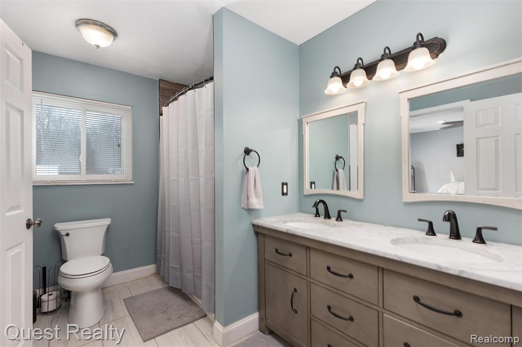 9580 Chaumont Drive, Commerce Twp, MI 48382 — Photo 15