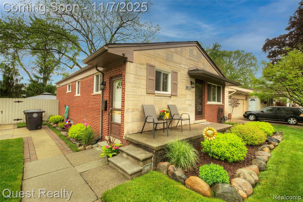 9013 Oporto Street, Livonia, MI 48150 — Photo 2