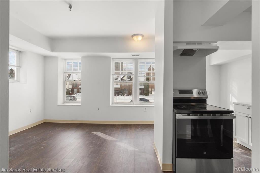 590 Parkview #101 Drive, Detroit, MI 48214 — Photo 6