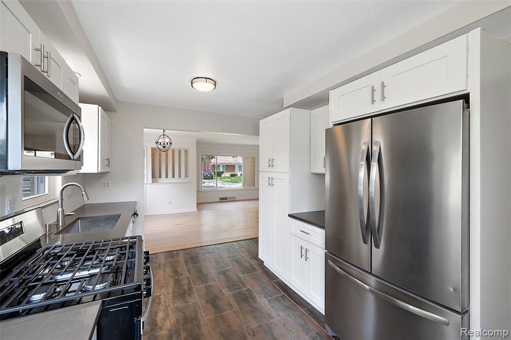 13321 Burton Street, Oak Park, MI 48237 — Photo 8