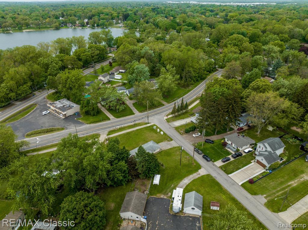 94 CRESCENT LAKE Road, Waterford, MI 48327 — Photo 32