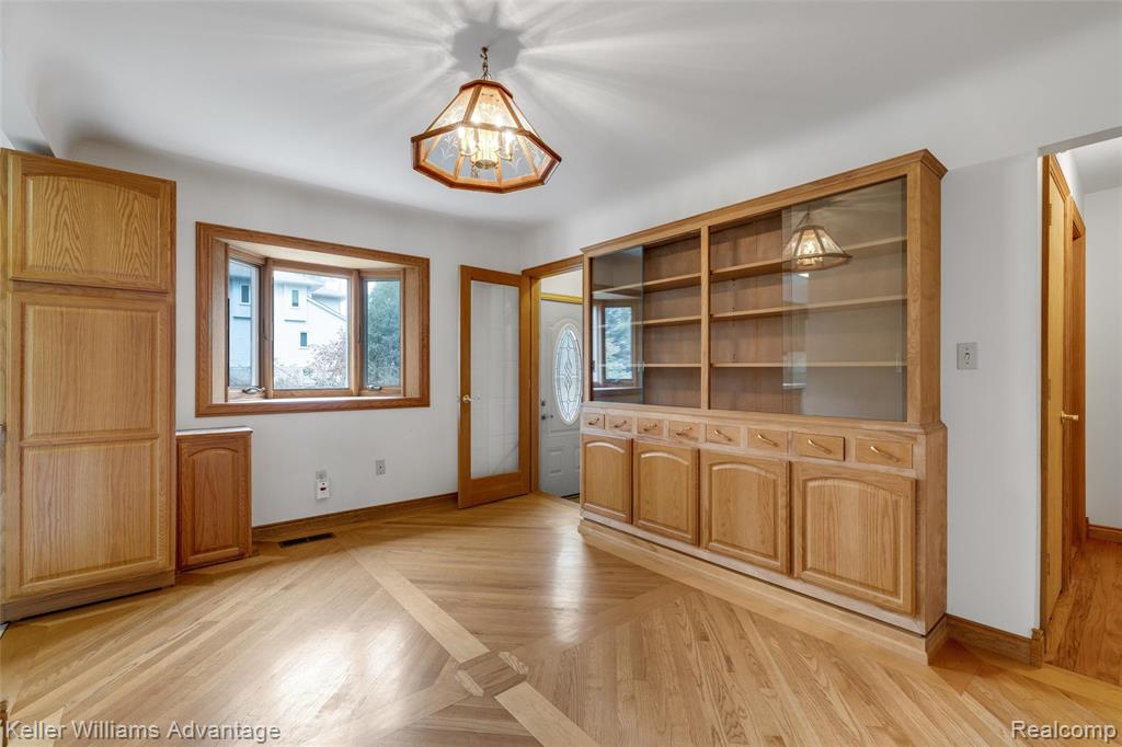 3979 Grindley Park Street, Dearborn Heights, MI 48125 — Photo 6