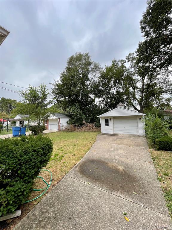 8655 RIVERDALE Street, Dearborn Heights, MI 48127 — Photo 3