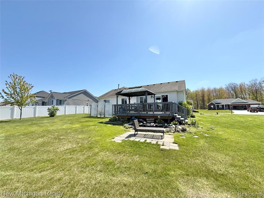 8205 Peninsula Circle, Grand Blanc, MI 48439 — Photo 26