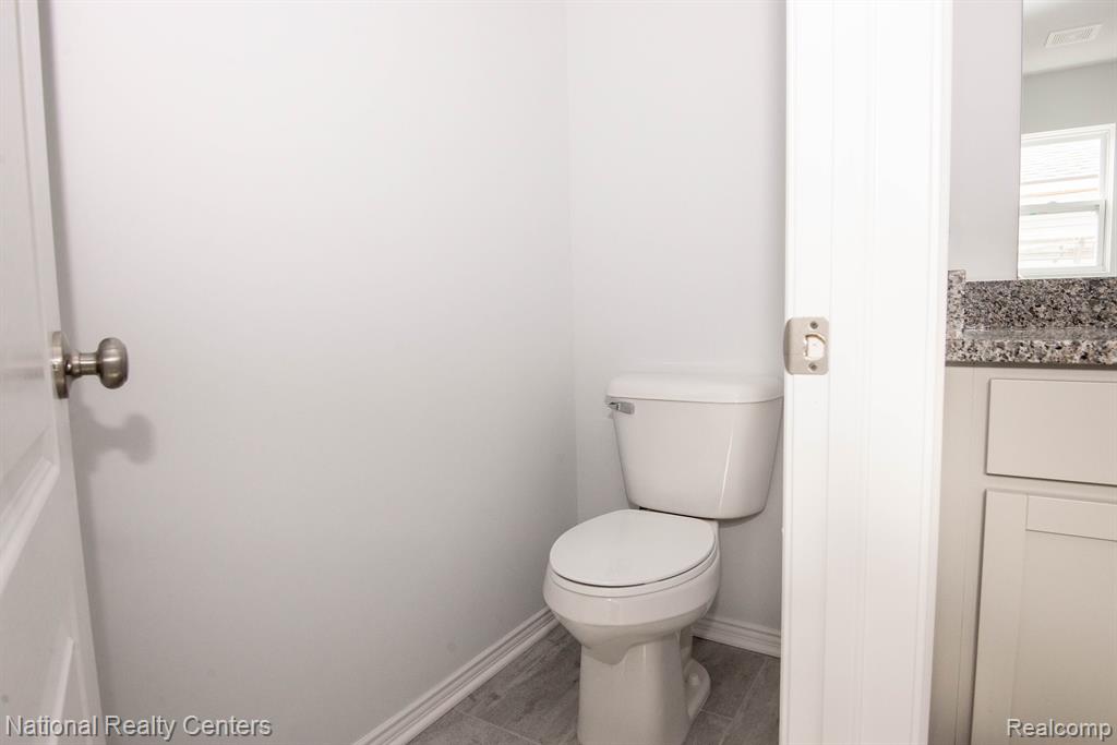 10465 Valley Drive, Goodrich Vlg, MI — Photo 23