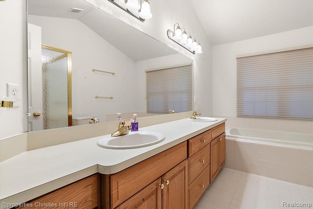 47274 Hunters Park Drive, Plymouth, MI 48170 — Photo 28