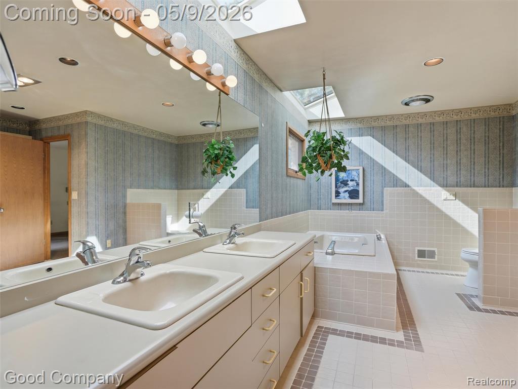 6733 Bloomfield Lane, West Bloomfield, MI — Photo 37