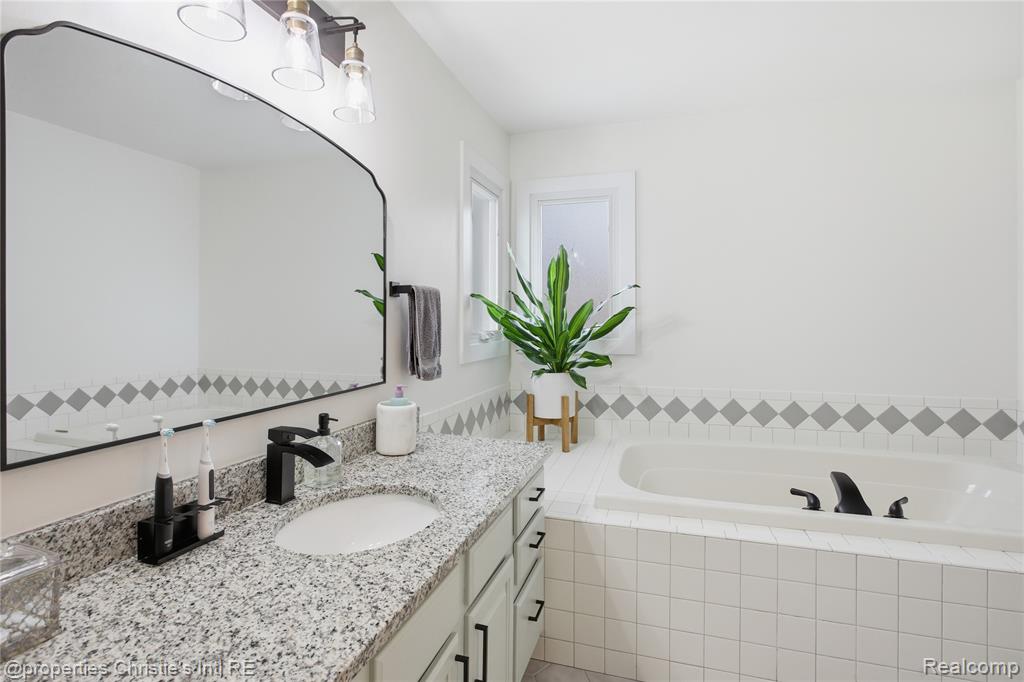 39663 Southpointe Avenue, Harrison Township, MI — Photo 15