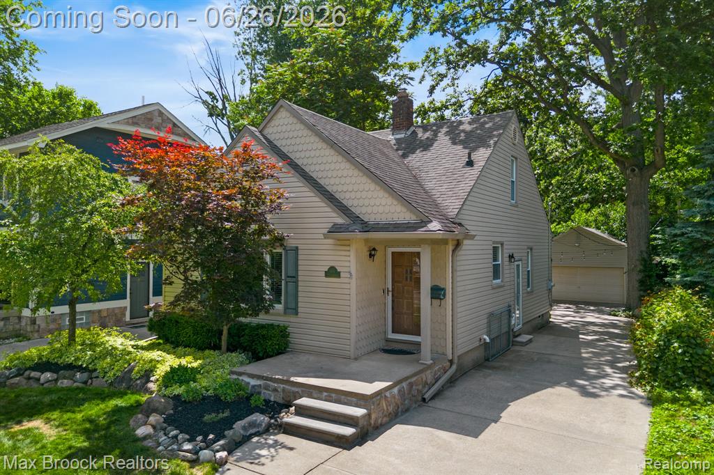 618 S Gainsborough Avenue, Royal Oak, MI 48067 — Photo 2