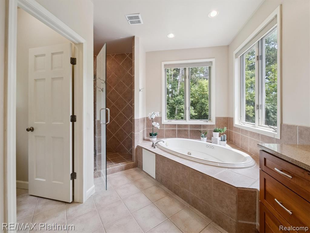9071 Thornapple Drive, Pinckney, MI 48169 — Photo 34