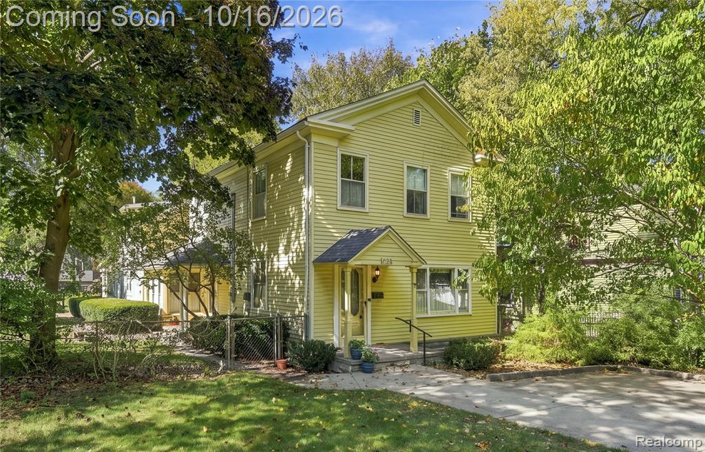 708 S Leroy Street, Fenton, MI 48430