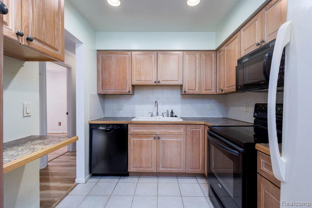 8707 Forest Court, Warren, MI 48093 — Photo 8