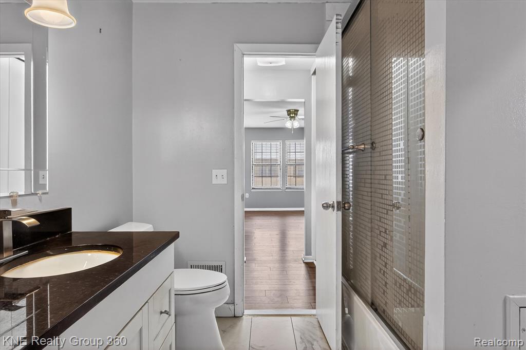8092 Willow Lane, Warren, MI 48093 — Photo 23