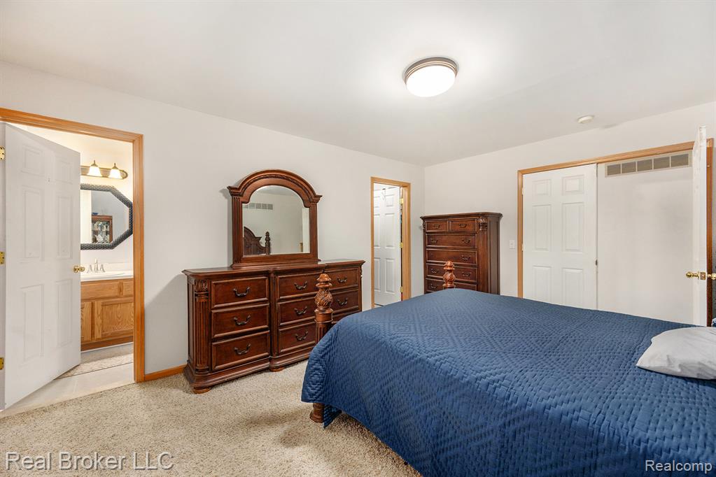50155 OXFORD Drive, Macomb, MI 48044 — Photo 10