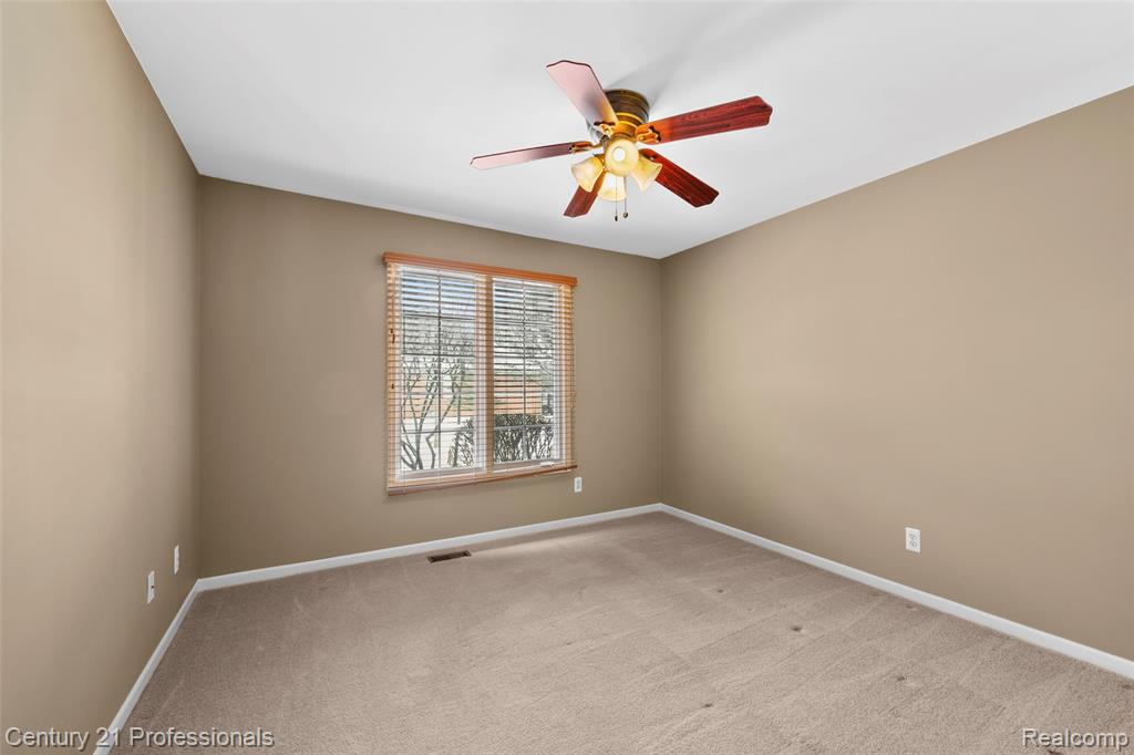 40121 Streamwood Court, Sterling Heights, MI 48310 — Photo 17