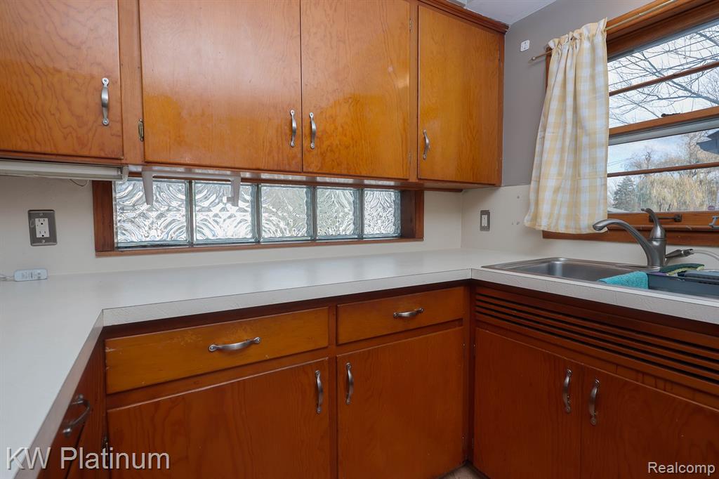 541 Cloverlawn Street, East China, MI — Photo 9