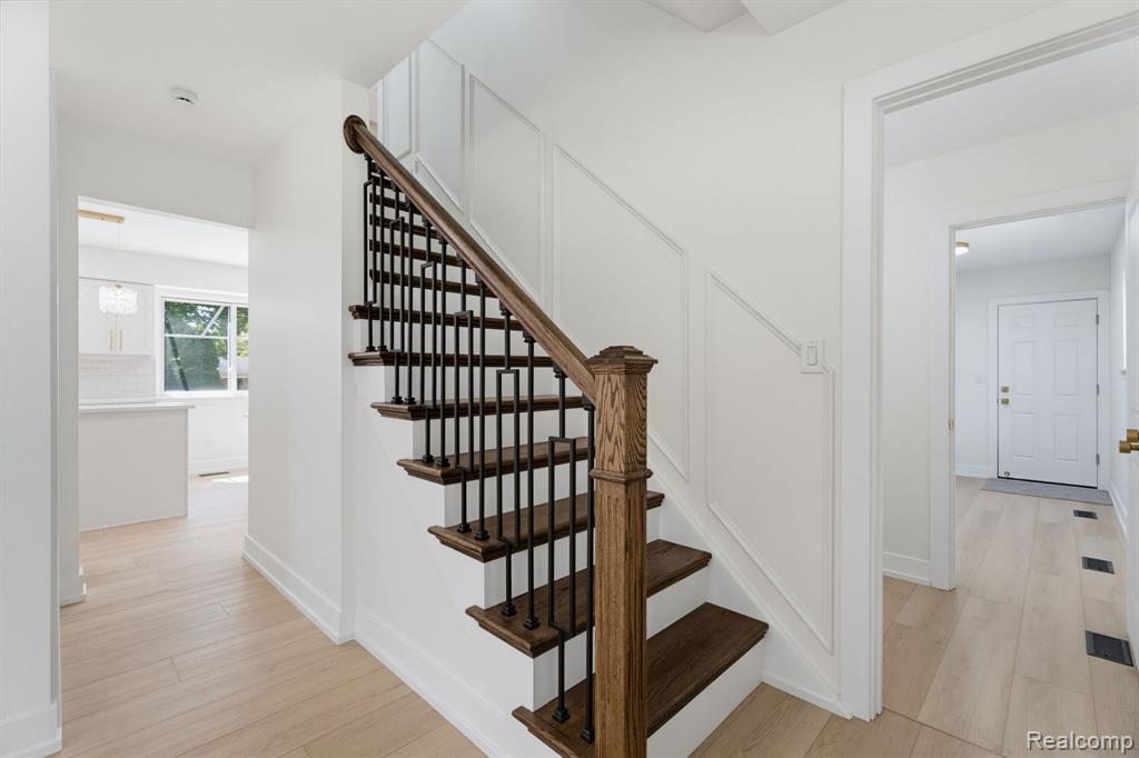 6780 Lee Crest Drive, West Bloomfield, MI — Photo 32