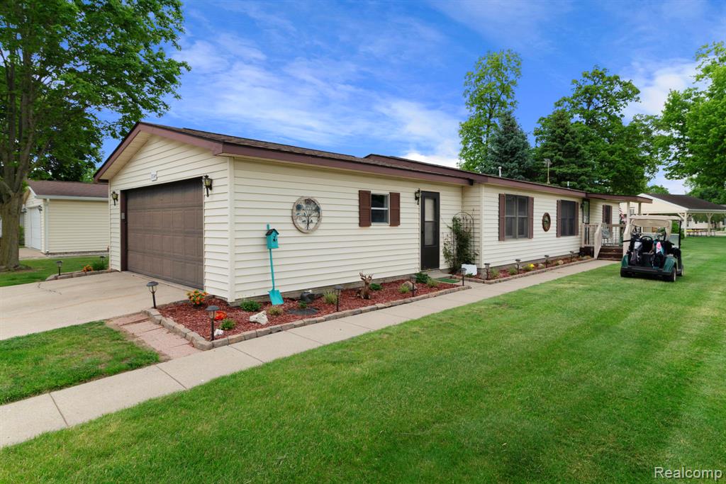 704 Webber Court, Linden, MI 48451 — front exterior