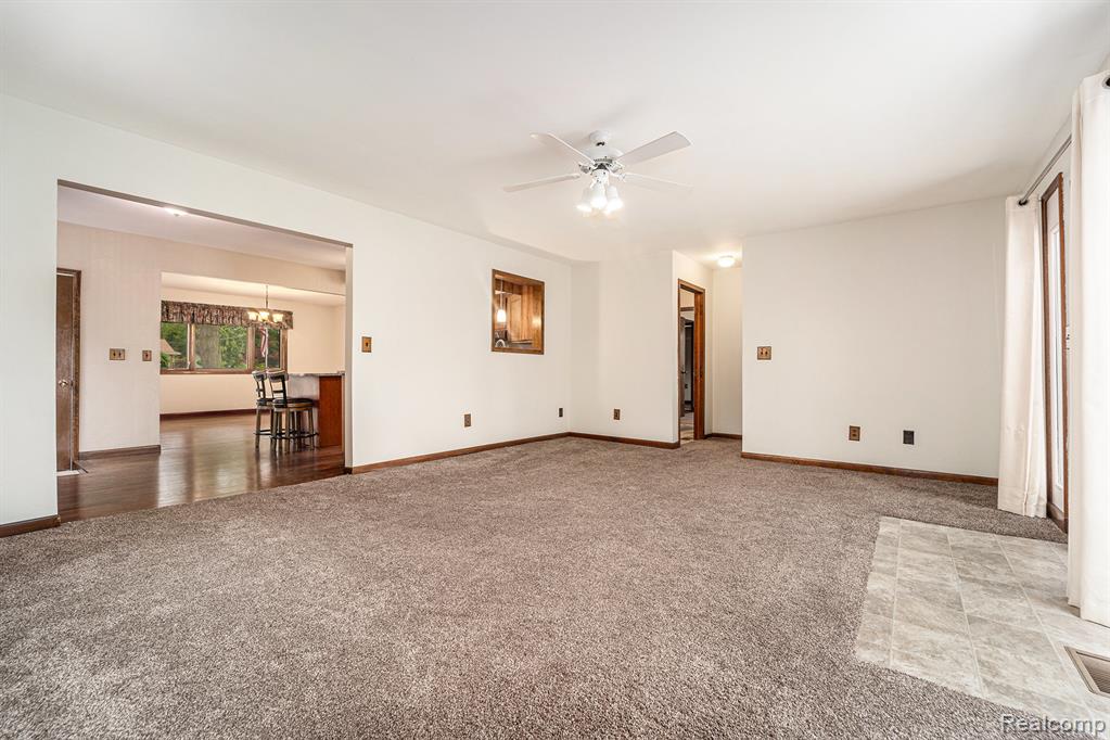 8231 Doncaster Drive, Sterling Heights, MI 48312 — Photo 15