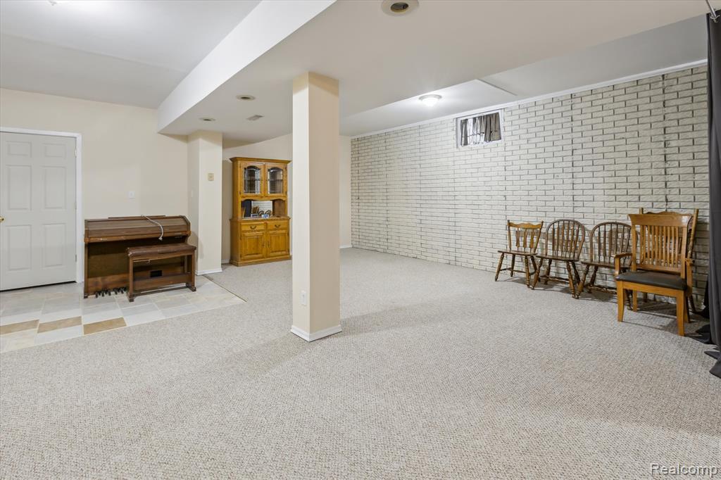 7206 Glen Oak Court, Grand Blanc, MI 48439 — Photo 29