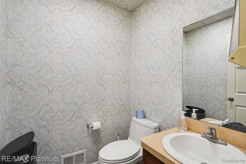8082 W GRAND RIVER, Brighton, MI 48114 — Photo 25