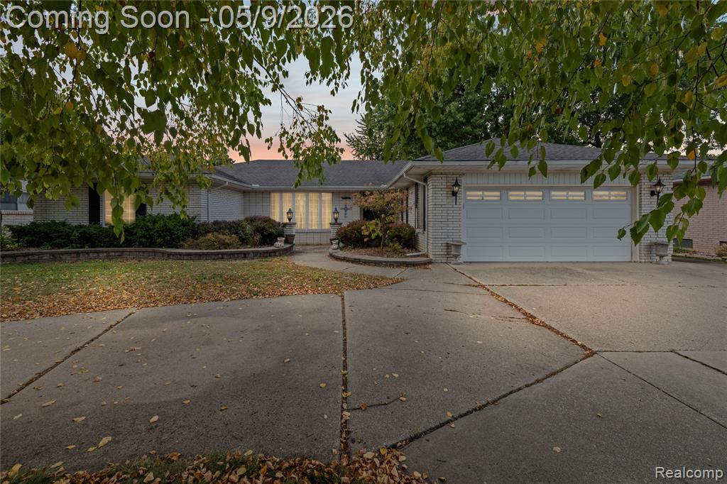 38219 Santa Anna Street, Clinton Twp, MI 48036