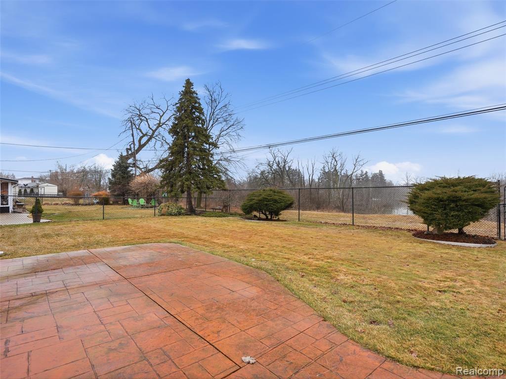 7697 Carrousel Boulevard, Westland, MI — Photo 47