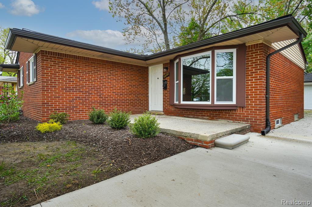 30644 HAYES Road, Roseville, MI 48066 — Photo 4
