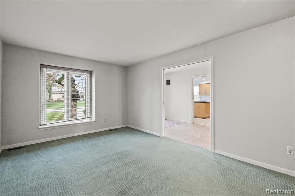 5129 Woodlands Lane, Bloomfield Hills, MI 48302 — Photo 9