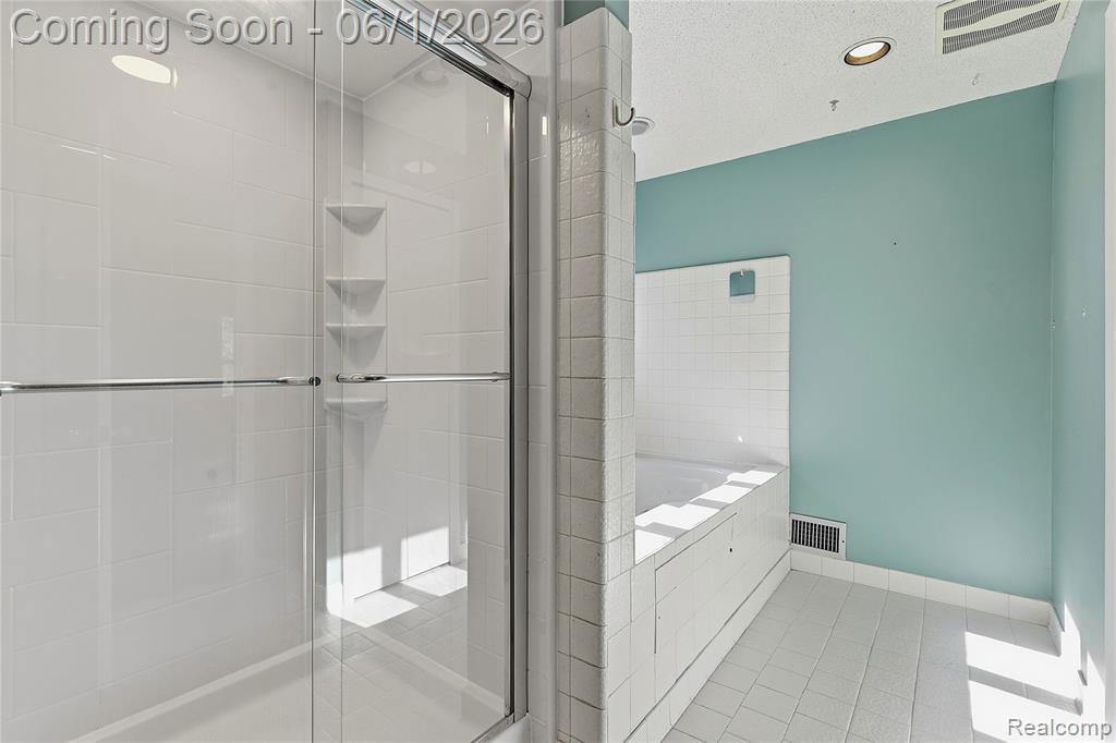 5389 Fox Ridge Circle, West Bloomfield, MI — Photo 27