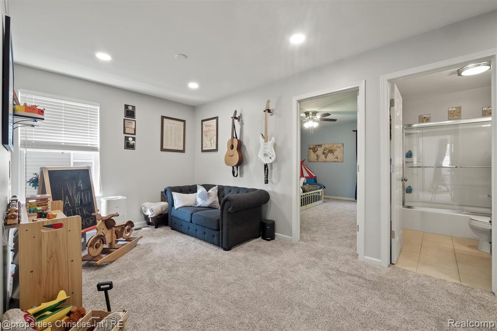 27087 Victoria Road, Novi, MI — Photo 15