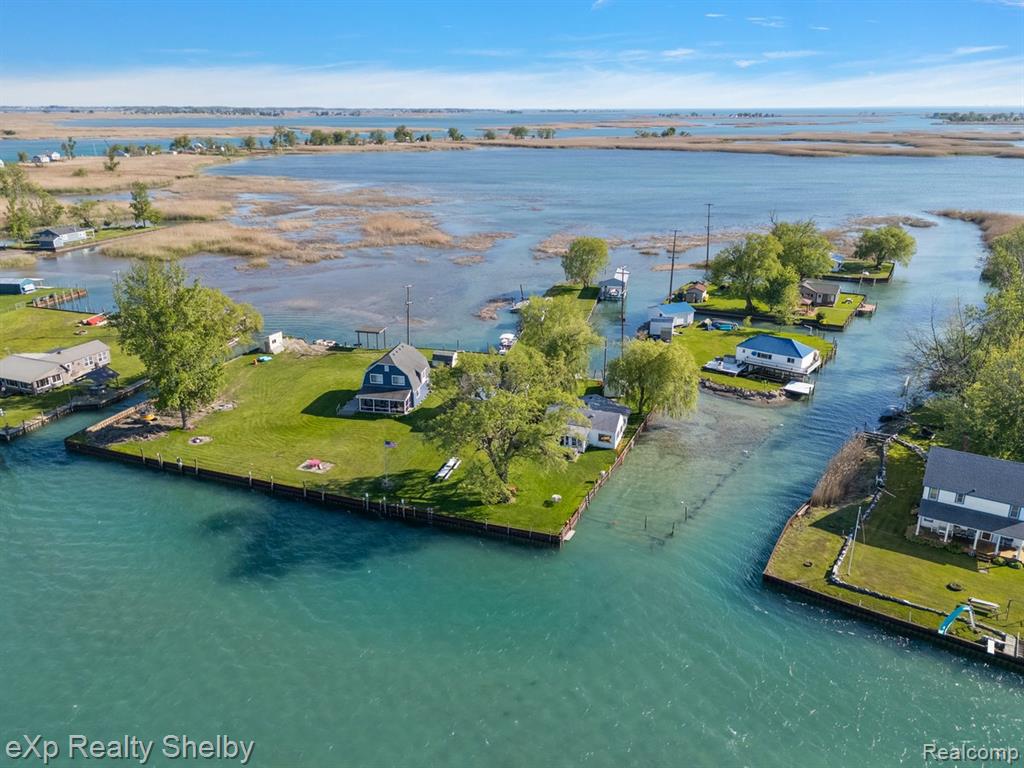 8395 N Channel - Harsens Island, Clay, MI 48001 — Photo 65