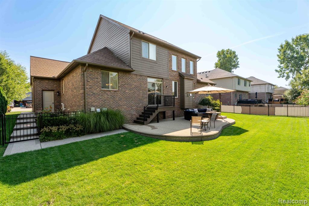 50093 Oakbrooke Drive, New Baltimore, MI 48047 — Photo 50