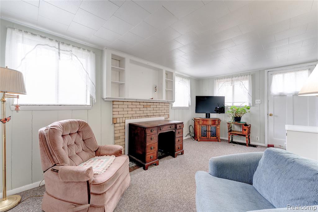 2190 W Maple Avenue, Flint, MI 48507 — Photo 9