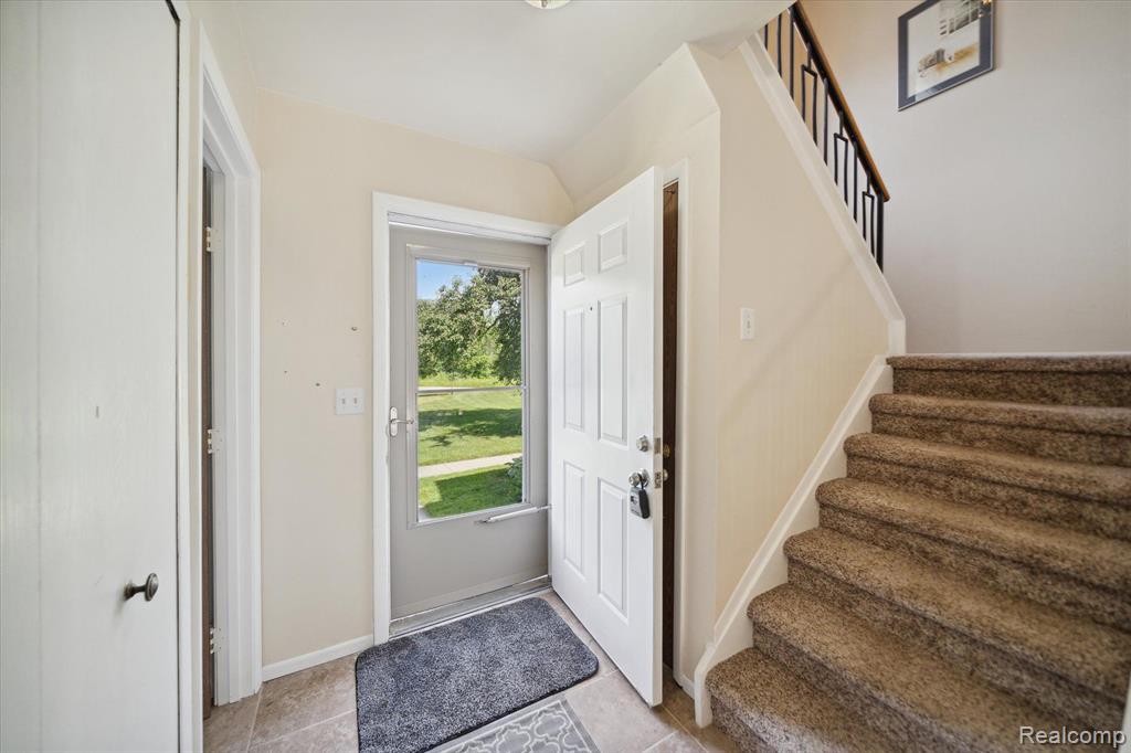8312 LAKEVIEW Drive, Ypsilanti, MI 48198 — Photo 3