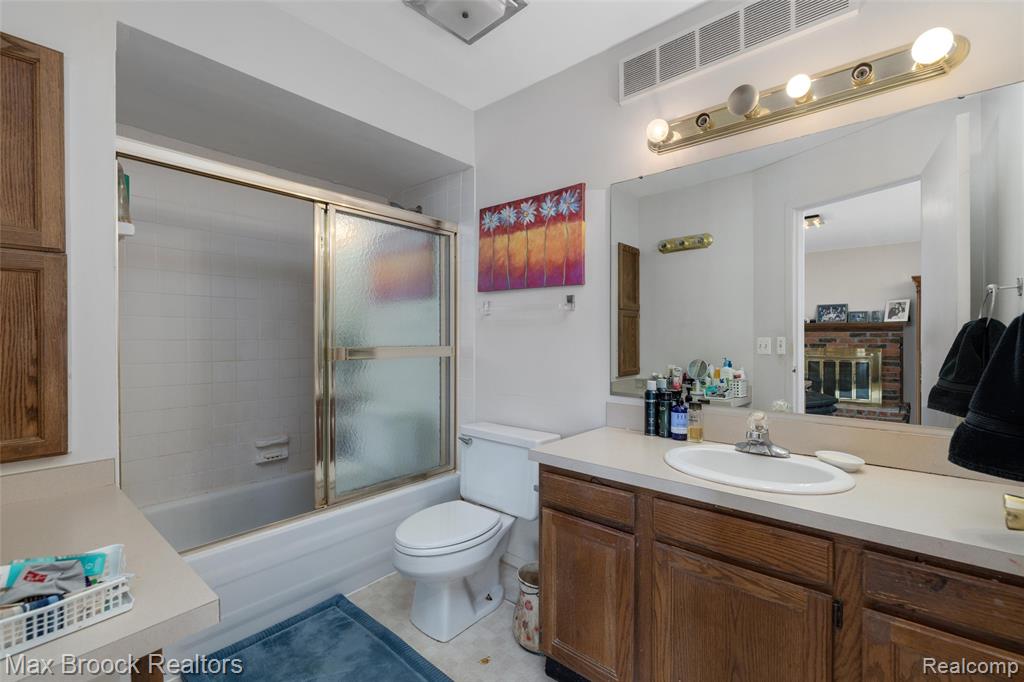 5495 Kingsfield Drive, West Bloomfield, MI — Photo 22