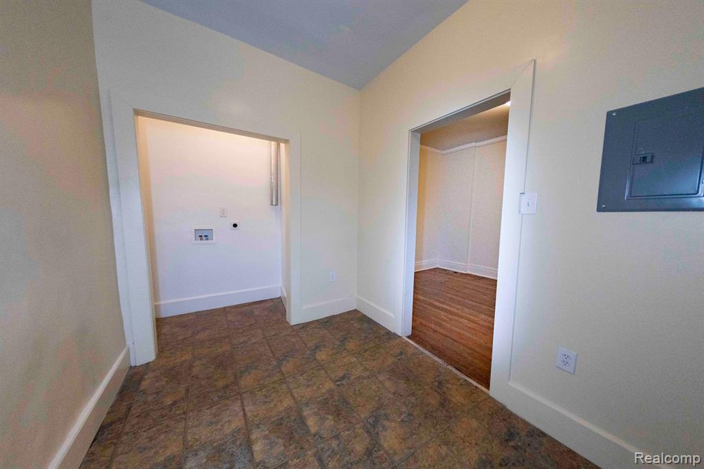 14536 E JEFFERSON Avenue, Detroit, MI 48215 — Photo 24