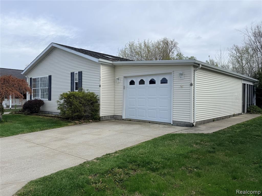 3211 Keewahdin Road, 139, Fort Gratiot, MI 48059 — Photo 2