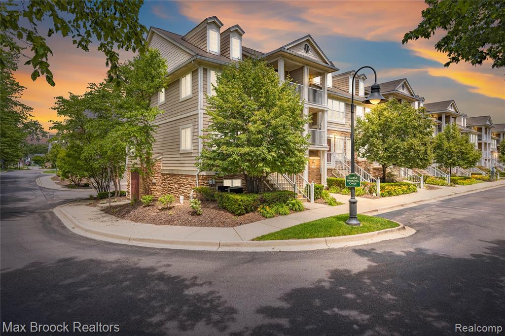 1071 Beaver Run, Troy, MI 48083