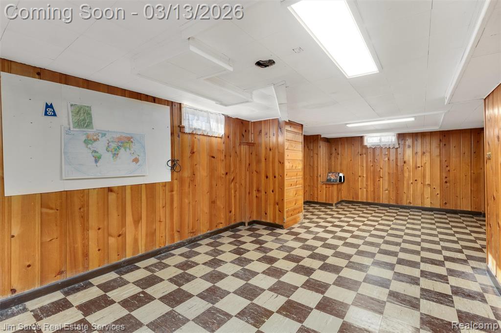 2204 Roslyn Road, Grosse Pointe Woods, MI 48236 — Photo 18