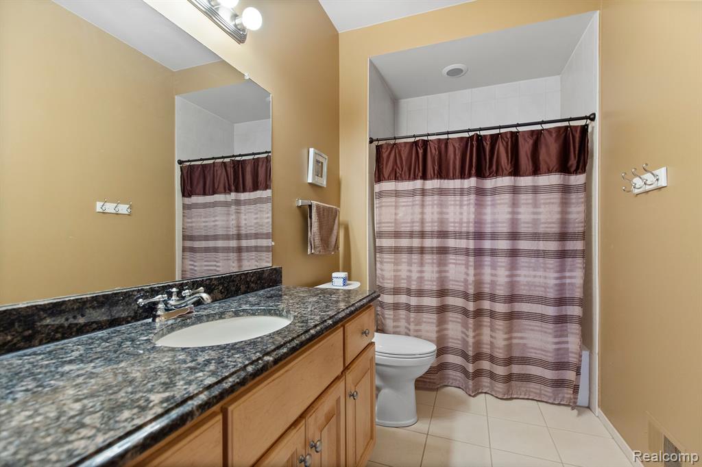 7689 BIRCH Lane, Shelby Twp, MI 48316 — Photo 25