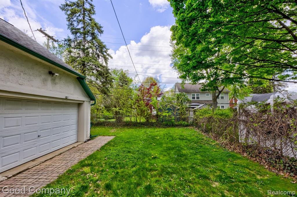 637 S CONNECTICUT Unit 2, Royal Oak, MI 48067 — Photo 17