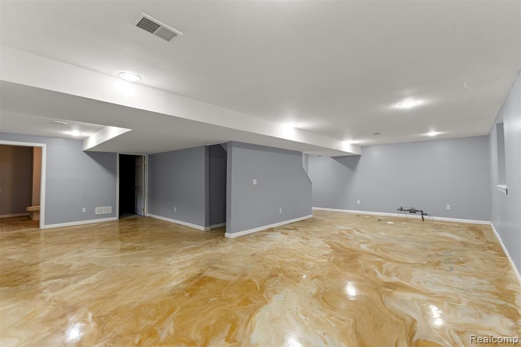 10913 Edlie Circle, Dearborn Heights, MI 48214 — Photo 34