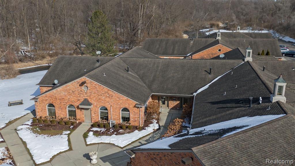 940 W AVON Road, Rochester Hills, MI 48307 — front exterior