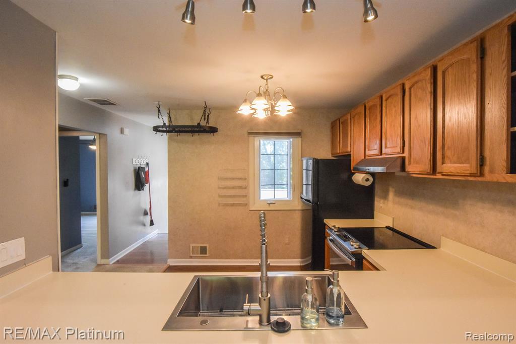 900 RIDGE, Brighton, MI 48116 — Photo 17