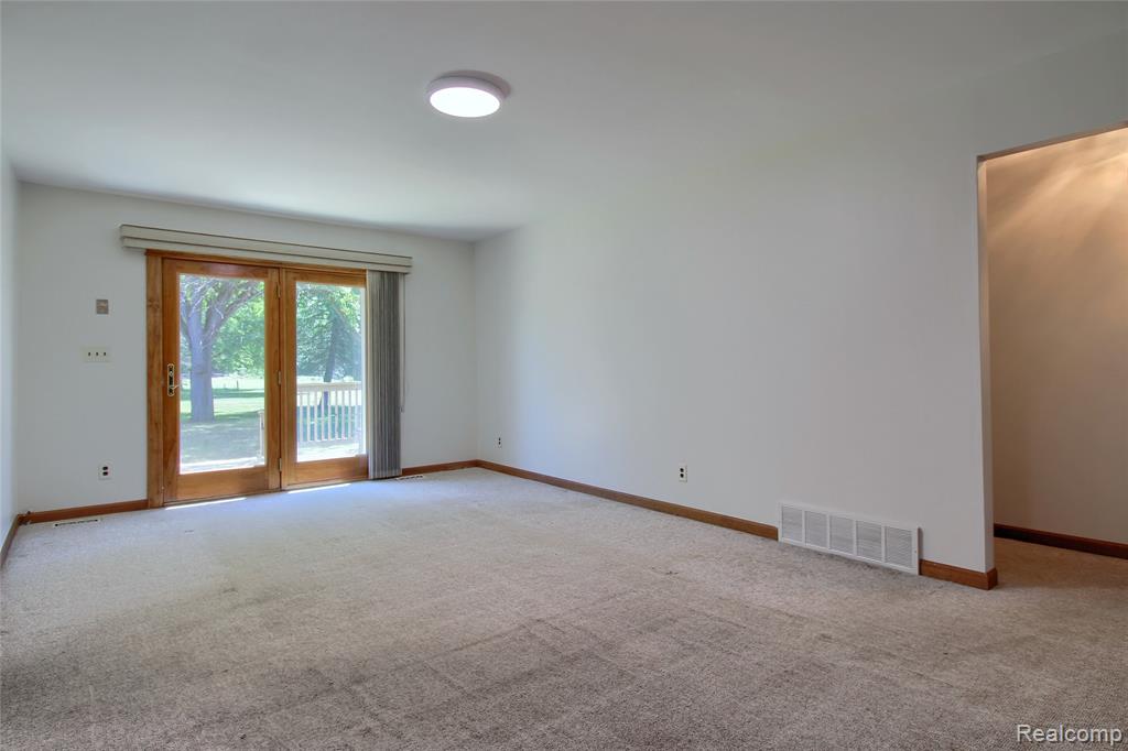 21515 Huron River Drive, New Boston, MI 48164 — Photo 9